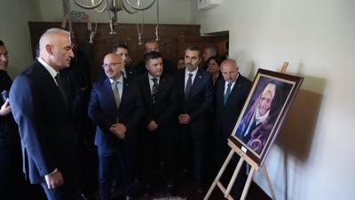 Bakan Mehmet Nuri Ersoy, �Krallar�n Ressam�� Rahmi Pehlivanl�'n�n m�ze evini ziyaret etti