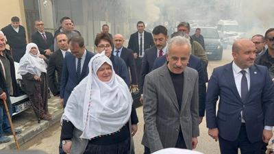 Bakan Uralo�lu'ndan Ba�kan G�ne�'e destek