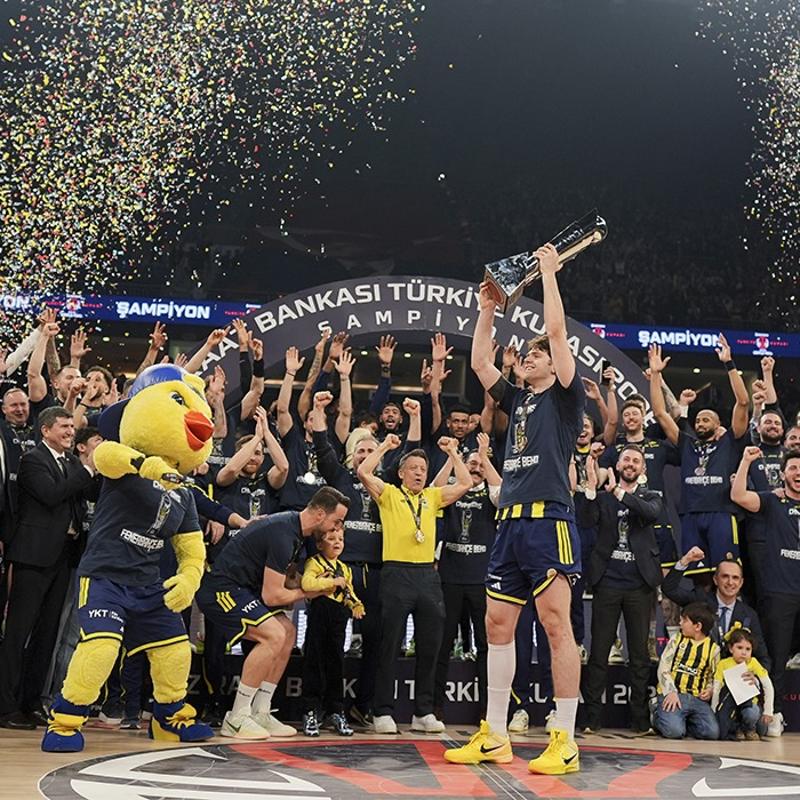 Kupa Fenerbah�e'nin! Be�ikta�'� derbide farkl� ma�lup etti