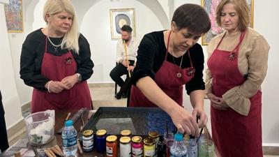 Letonyal� ve T�rk sanat��lar�n eserleri 'Suya Yaz�lan' ebru sergisinde sanatseverlerle bulu�tu