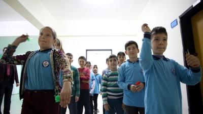 Tatilde teneff�s zilinden �ikayet�ilerdi: ��z�m� b�yle buldular