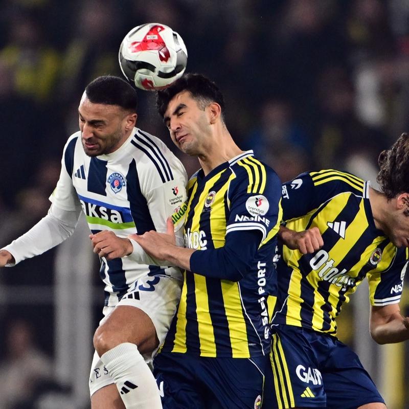 Fenerbah�e trib�nlerinden Cenk Tosun'a tepki!