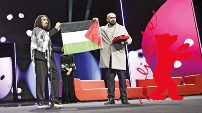 Berlinale'de soyk�r�m y�zle�mesi! Bakan salonu terk etti