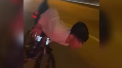 Bisikletle tehlikeli hareketler �l�m getirdi: Feci kaza kamerada