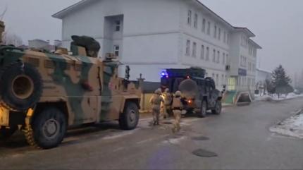 Van ve Hakk�ri'de operasyon: Kilolarca ele ge�irildi
