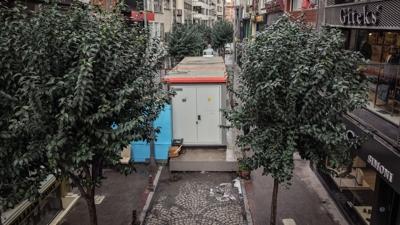 �BB'den pes dedirten manzara: Yolun ortas�ndaki trafo isyan ettirdi