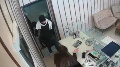 Malatya'da kuyumcu soygunu giri�imi kamerada