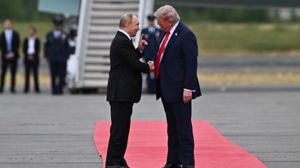 Almanya'dan Trump'a Putin tepkisi... ��zg�ven kazanmas�na neden oldu�