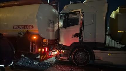 Freni bo�alan tanker zincirleme kazaya sebep oldu: 1 yaral�