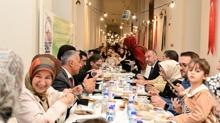 2.500 ki�i ayn� fofrada: SB�'de tarihi Ramazan bulu�mas�