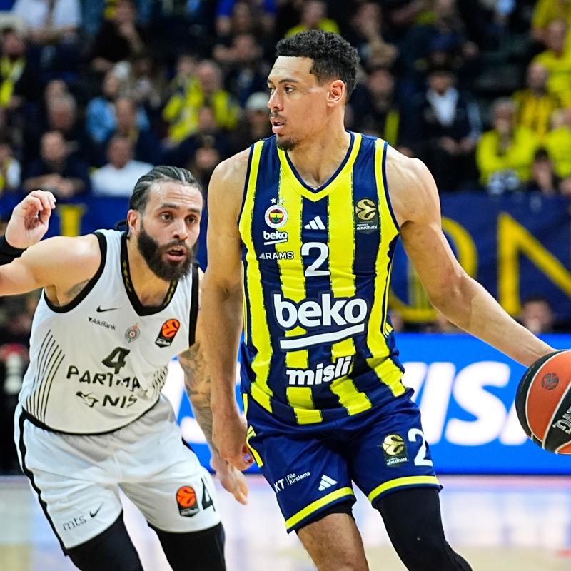 Fenerbah�e Beko kazand�, liderli�ini s�rd�rd�