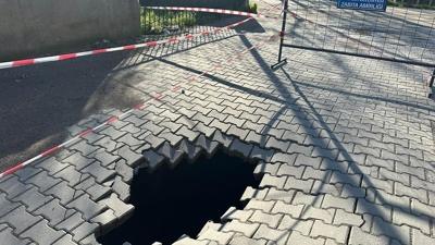 �anakkale'de yol ��kt�, dev �ukur olu�tu