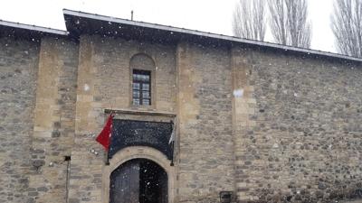 Malatya'daki 200 y�ll�k tarihi han, adeta zamana direniyor