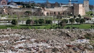 Tarihi surlar�n dibinde utand�ran manzara... �BB ��p y���n�na �evirdi