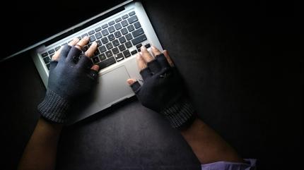 Her yerde �g�zleri� var! Hesab�n�z olmasa bile izleniyorsunuz