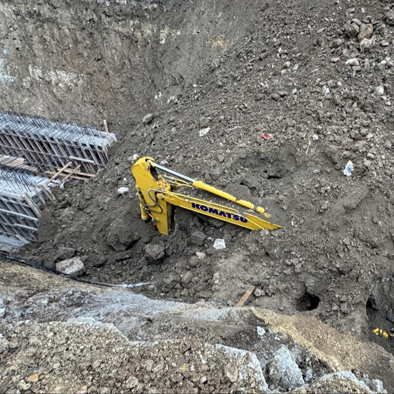 Trabzon'da in�aatta g���k: Makine operat�r� toprak alt�nda kald�