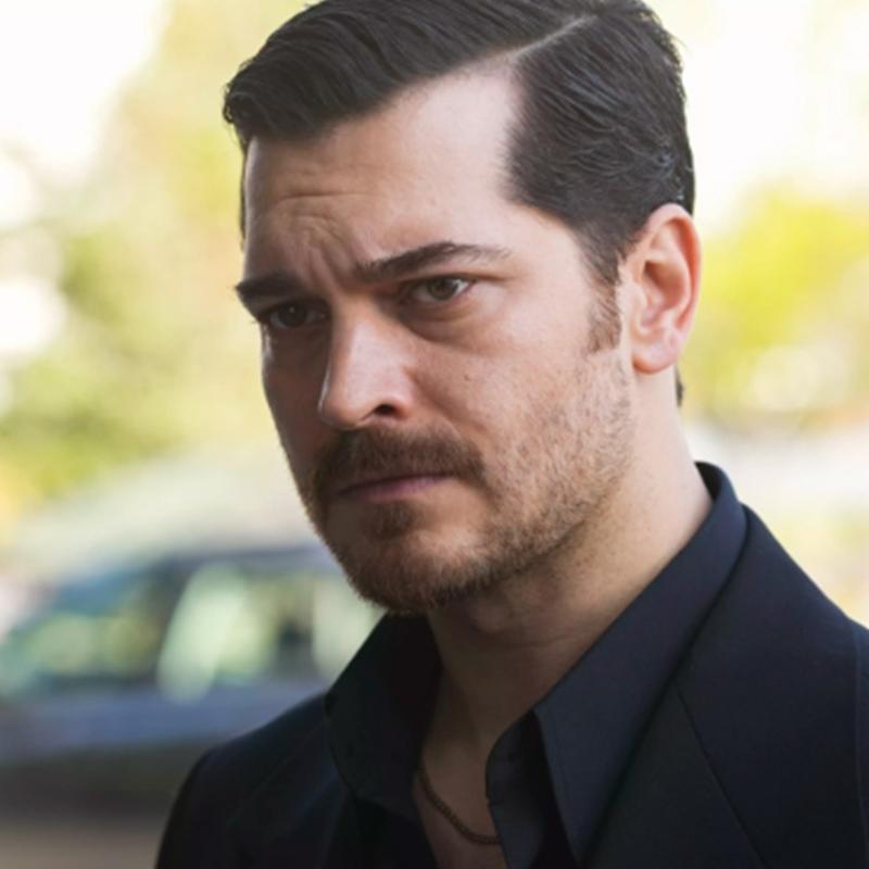 �a�atay Ulusoy Galatasaray formas� giydi, sosyal medya y�k�ld�!