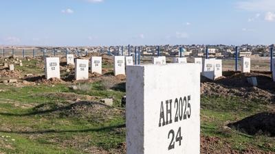 Hol kamp�nda bin kimliksiz mezar ��kt�