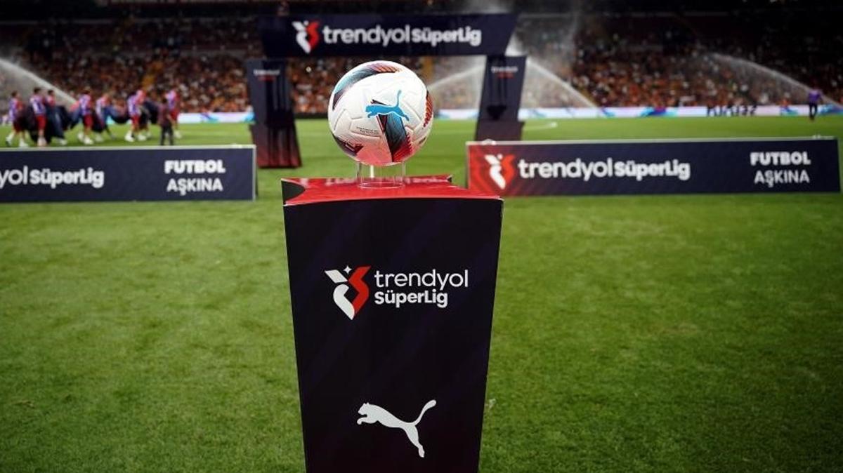 S�per Lig Ba�ak�ehir-Konyaspor Trabzonspor-Fatih Karag�mr�k Konyaspor Trabzonspor Fatih Karag�mr�k foto�raflar� resimleri