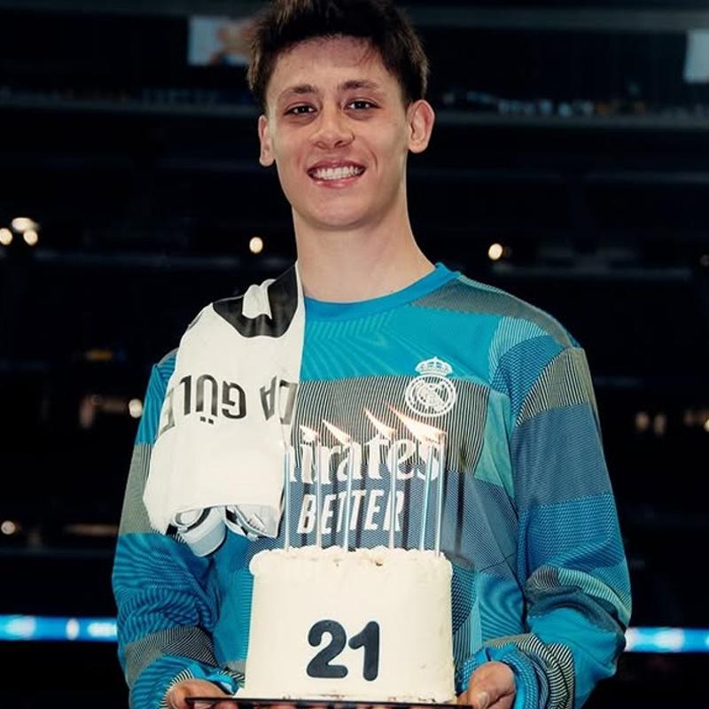 Do�um g�n� pastas�n�n �zerindeki yaz� g�ndem oldu