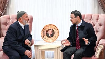 Bakan Gürlek'ten vefa ziyareti: 80 yaşındaki teşkilat üyesi ile bir araya geldi