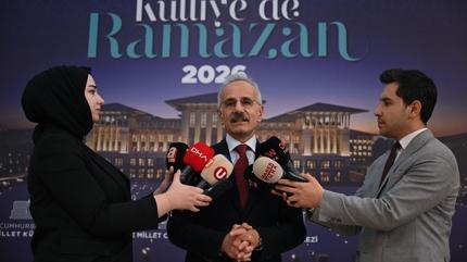 Bakan Uralo�lu cevaplad�! Roblox a��lacak m�?