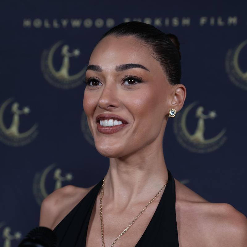 �ocukluk foto�raf�n� payla�t�, yeni ya��n� kutlad�