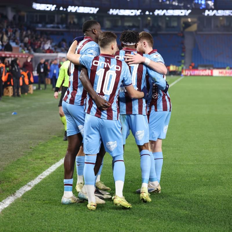 F�rt�na zirveyi kafaya takt�