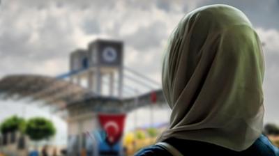 28 Şubat'ın yıl dönümünde üniversitede başörtüsü hazımsızlığı! Kirli zihniyet İzmir'de hortladı