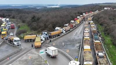 İBB yine çile oldu! Döküm sahasında kriz saatlerce yolda bıraktı