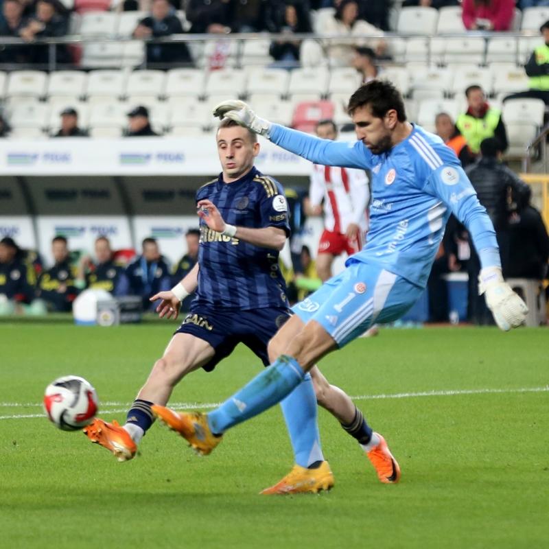 Fenerbah�e'de ilk 11'in b�y�k b�l�m� de�i�ti