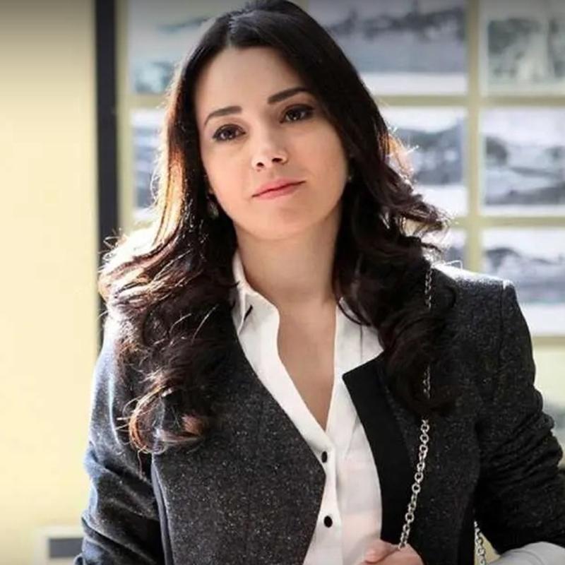 �zg� Namal sevgilisi Ercan Han ���mez'le ilk kez g�r�nt�lendi!