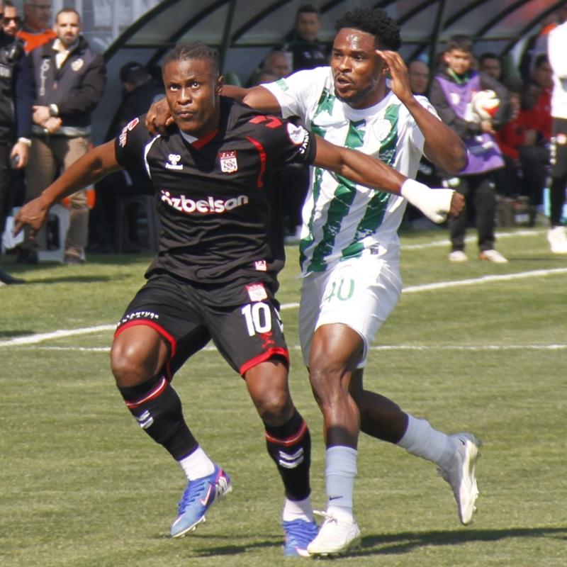 Sivasspor deplasmanda tek golle kazand�