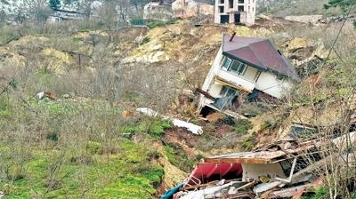 Heyelan evleri kutu gibi s�r�klendi