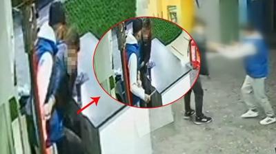 �nternet kafede kanl� sald�r�: Akran� taraf�ndan defalarca b��akland�