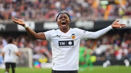 Valencia'dan Osaasuna kar��s�nda kritik galibiyet