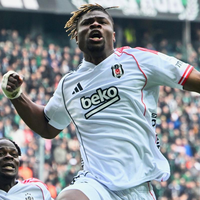 Be�ikta�'ta Emmanuel Agbadou r�zgar�! Hem savunmada, hem h�cumda var