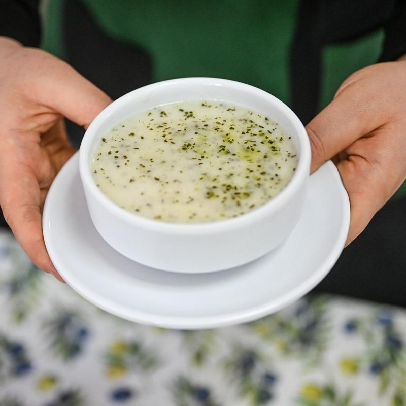 �ftara farkl� �orba arayanlara Hatay tuzlu yo�urt �orbas� tarifi