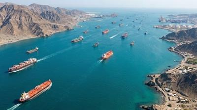 H�rm�z'de petrol ��kmaz�: Y�zlerce tanker Bo�az'da birikti