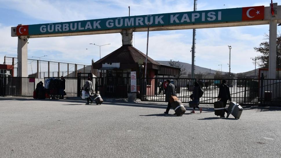 T�rkiye-�ran s�n�r kap�lar�nda g�n�birlik yolcu ge�i�leri durduruldu