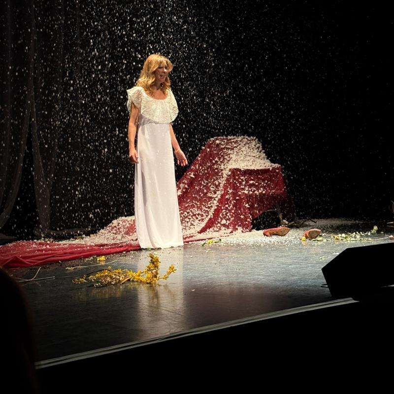 Sihirli Annem'in Bet��'�yd�� �nci T�rkay y�llar sonra tiyatro sahnesinde!