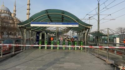 Emin�n�'nde korku dolu anlar! Tramvaylar �arp��t�