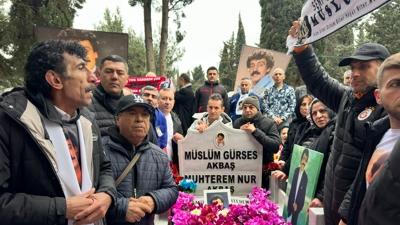M�sl�m G�rses vefat�n�n y�l d�n�m�nde unutulmad�! Hayranlar� kabri ba��nda