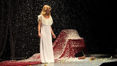 Sihirli Annem'in Bet��'�yd�� �nci T�rkay y�llar sonra tiyatro sahnesinde!