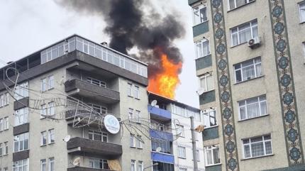 5 katl� bina yang�n ��kt�: 2 ki�i dumandan etkilendi