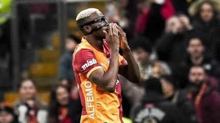 Manchester Osimhen i�in pusuya yatt�