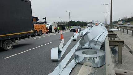 Rulo saclar otoyolu kapatt�! �stanbul-Edirne yolunda korkutan kaza