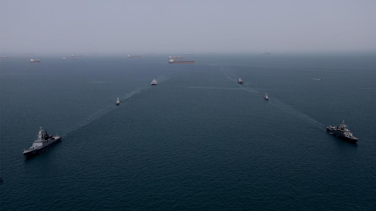 Bakan Uralo�lu H�rm�z Bo�az� T�rk gemileri �ran T�rkiye ABD sava� foto�raflar� resimleri