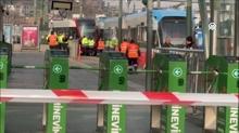 Emin�n�'nde korku dolu anlar! Tramvaylar �arp��t�