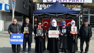 Mu�'ta ac�l� aileler, DEM Parti �n�ndeki eylemlerini s�rd�rd�